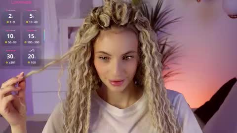 Mia online show from November 6, 6:27 am