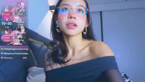 Mia online show from November 29, 6:48 pm