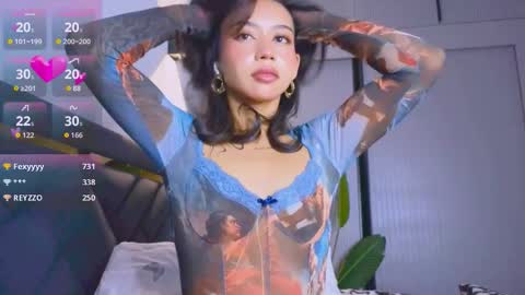 Mia online show from October 31, 8:53 pm