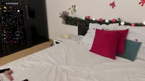 Mia online show from December 21, 8:21 am