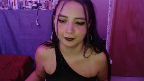 Snapshot of mia_smithl chatting on February 26, 9:22 am mia_smithl online show from February 26, 9:22 am