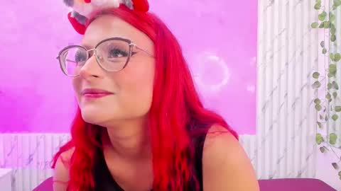 Mia online show from December 4, 12:05 pm