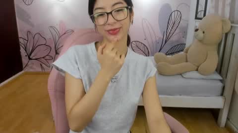 Mia Vanucci online show from February 2, 2:59 am