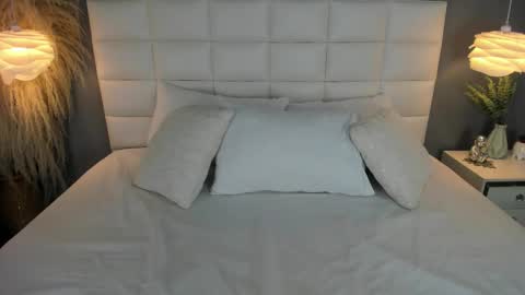 Snapshot of mia_vixenn chatting on October 19, 4:28 am mia vixenn online show from October 19, 4:28 am