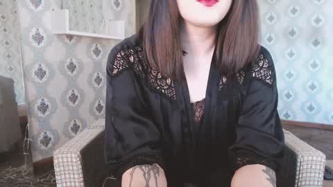 mia_wallase online show from April 24, 3:25 pm