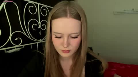 mia_wellis online show from April 27, 7:55 pm