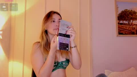 Mia White  online show from April 28, 1:48 pm