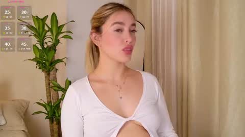 Mia White  online show from June 18, 2:55 pm