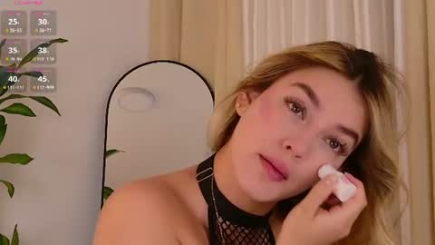 Mia White  online show from July 6, 2:36 pm