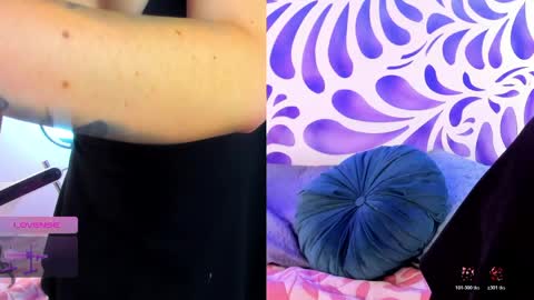 mia_wills_ online show from April 30, 5:51 pm
