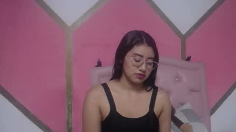 Mia online show from December 3, 11:44 am