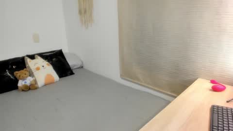 Mia   online show from January 29, 9:28 pm