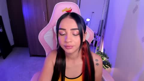 mia  nicolle online show from April 12, 11:53 pm