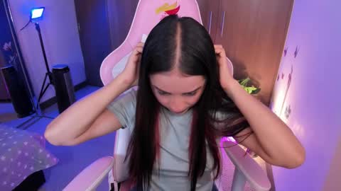 mia  nicolle online show from January 15, 11:57 pm