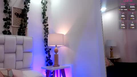 Mia online show from June 17, 11:26 am