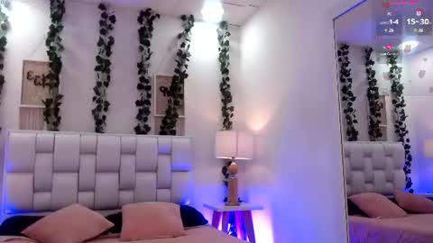 Mia online show from June 24, 11:28 am