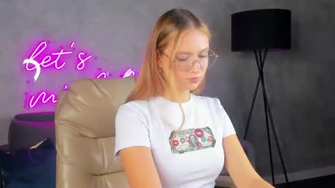 Mia online show from July 30, 5:46 pm