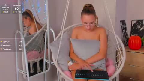 Mia online show from July 28, 3:21 pm