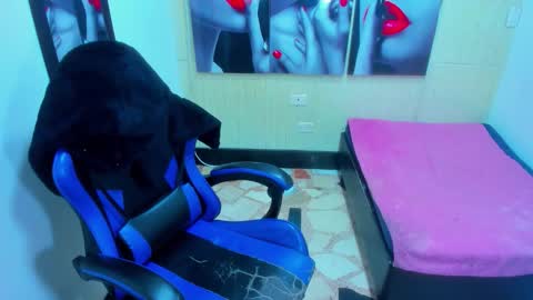       online show from November 19, 4:06 pm