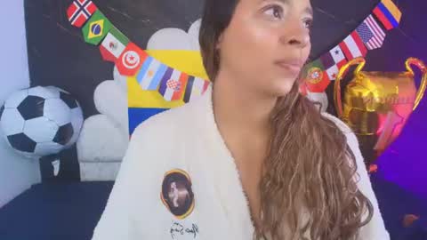 Mia online show from June 24, 12:01 pm
