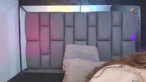 Mia online show from November 19, 12:15 pm