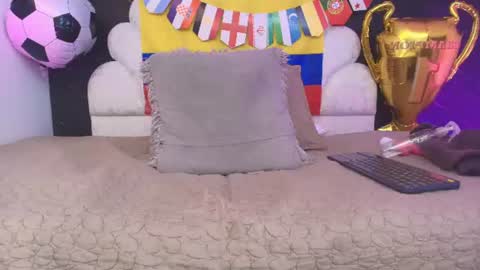 Mia online show from July 11, 12:30 pm