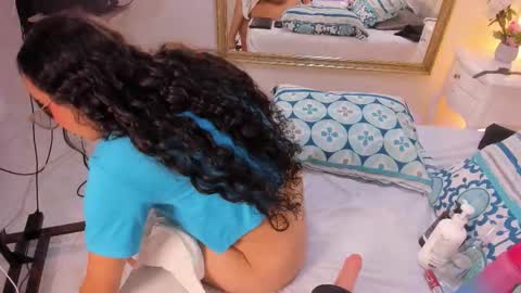 miaaffox online show from February 10, 8:01 pm