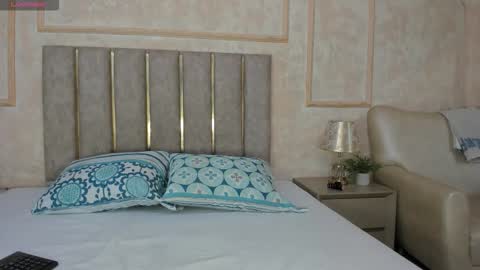 miaaffox online show from February 11, 8:12 pm