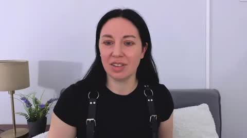 Mia online show from June 16, 4:33 pm