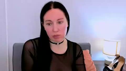 Mia online show from March 5, 6:39 pm