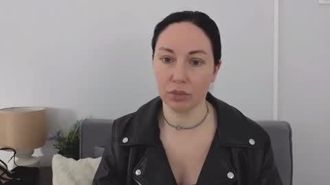 Mia online show from May 23, 3:52 pm