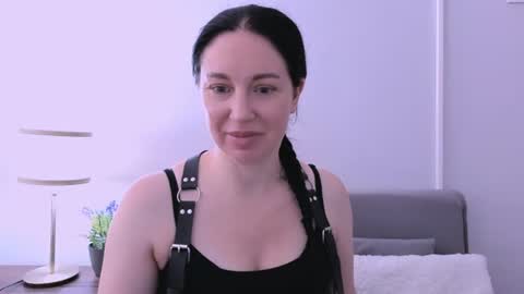 Mia online show from June 28, 6:31 am