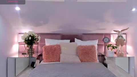 Mia online show from April 28, 2:27 am
