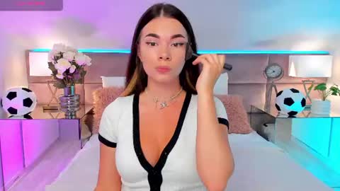 Mia online show from July 3, 7:18 pm