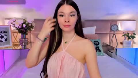 Mia online show from June 13, 7:35 pm