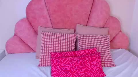 miaanderson__ online show from April 21, 11:39 am