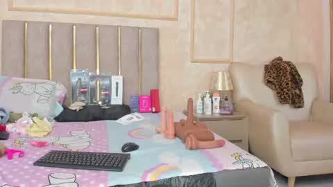 Miaasummer online show from July 5, 12:01 pm