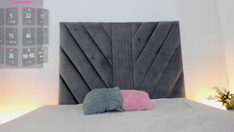 miaatorres_ online show from August 3, 11:49 am