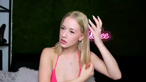 MiaBeeX online show from June 22, 4:14 pm