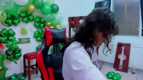 Mia and Max online show from March 17, 11:59 am