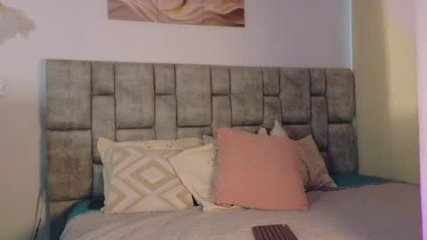 miablumm_ online show from May 5, 5:51 pm