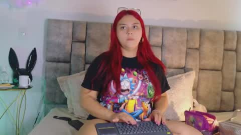 miablumm_ online show from May 1, 3:28 pm