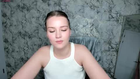 Mia online show from March 12, 8:45 pm