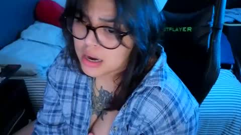 Mia online show from May 2, 3:23 am