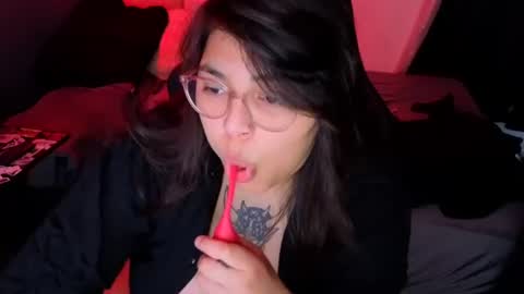 Mia online show from June 26, 11:10 pm