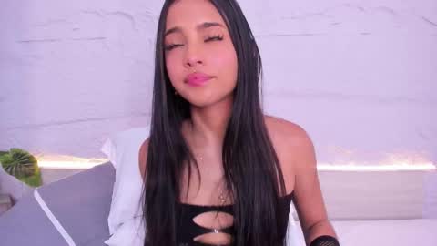 Mia online show from March 6, 9:25 pm