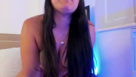 IG Yojanagomez  online show from July 28, 4:39 pm