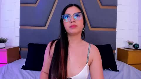 Mia  online show from December 5, 8:16 am