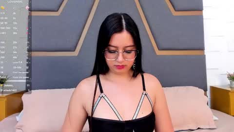 Mia  online show from December 19, 11:39 am