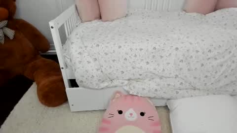 mia online show from November 12, 8:33 pm